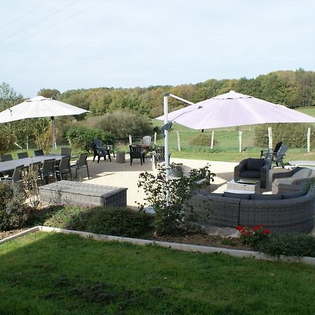 Chambres & Table D'Hotes De La Vieille Ferme Salon-la-Tour Exterior photo